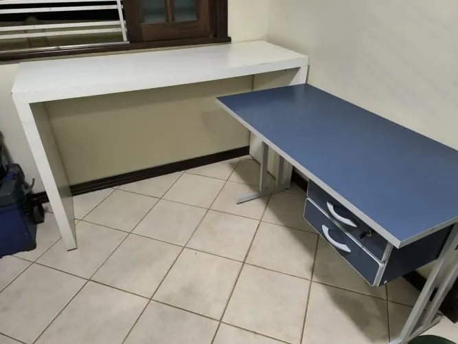 Mesa de escritório azul