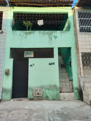 Vende-se tudo ou aluga-se a casa de baixo. 