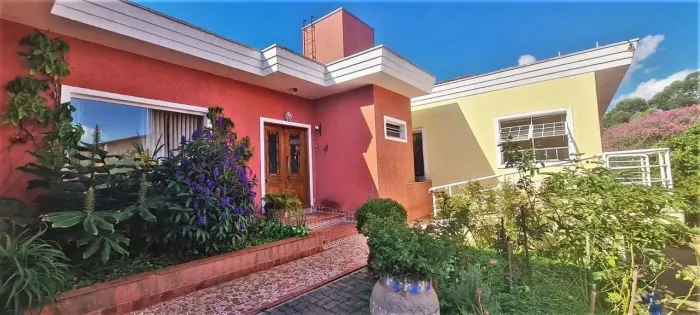 Casa à venda na Vila Hortência, Cotia/SP  Excelente localização