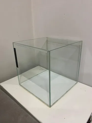 Aquário 27L c/ Tampa Em Ótimo Estado