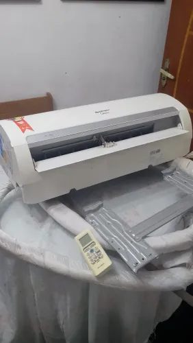 Vendo evaporadora Springer Midea 9000btus com 5mtr de tubulação completa em excelente