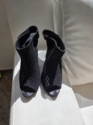 Sandália Pedro Garcia - Sofisticação e Design Exclusivo ?