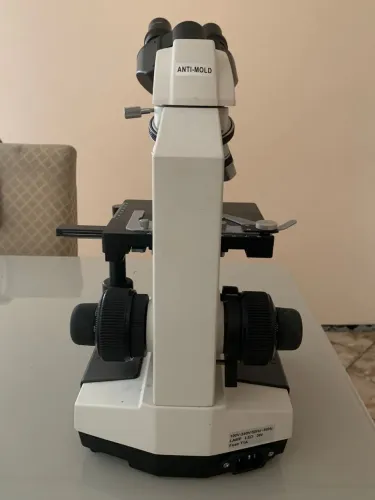 Microscópio óptico