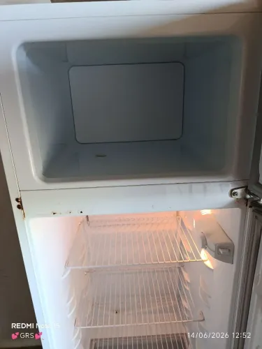 Geladeira 700 avista