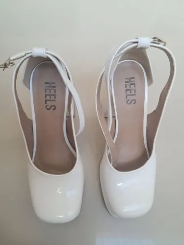 Sandálias HEELS 37