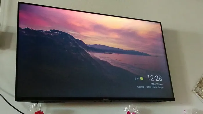 Vende-se uma TV smart de 43 polegadas