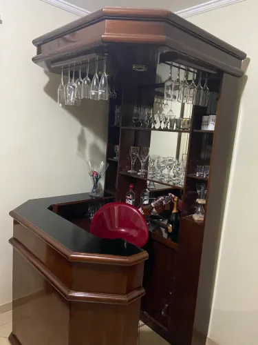 Estante/bar em ótimo estado
