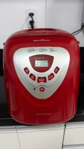 Panificadora máquina de fazer pão Britânia pouco usada vermelha 