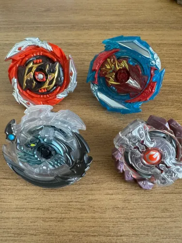 Kit BEYBLADE SURGE HASBRO ORIGINAL+ LANÇADOR