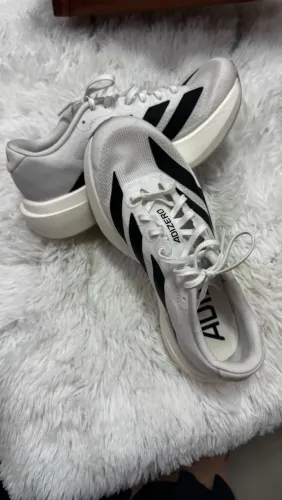 Tênis esportivo Adidas nº 36
