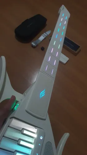 Guitarra Inteligente Enya Cyber G (Completa) - Analiso Troca