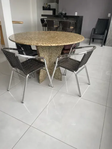 Mesa com 4 Cadeiras