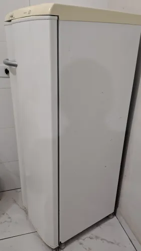 Vendo Geladeira Eletrolux 240 litros