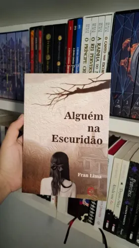 Livro - Alguém na escuridão