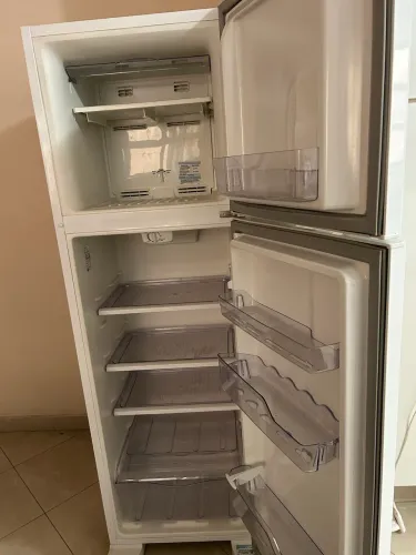 Geladeira Eletrolux 220W