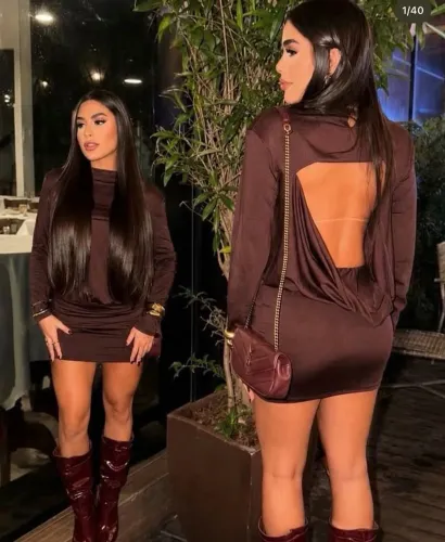 vestido marrom costa aberta 