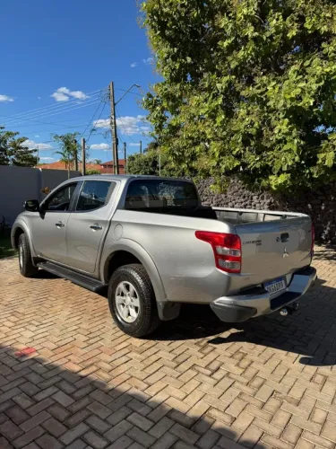 Vende caminhonete Triton HPS