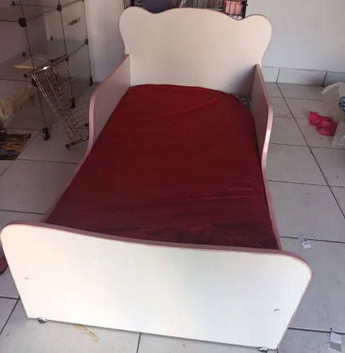 Cama montessoriana infantial