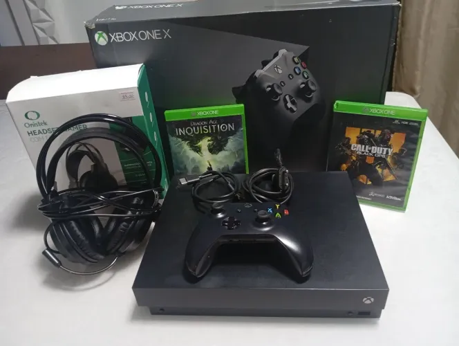 Xbox One X 1TB + Controle Original + 2 Jogos + Headset Gamer + Caixa Original