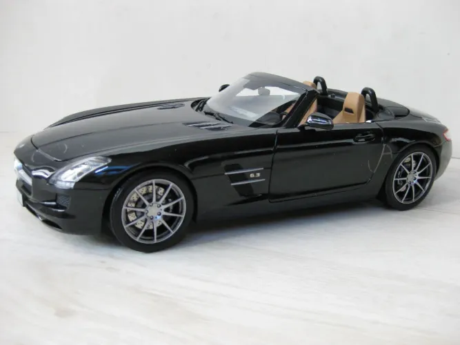 Miniatura NOREV 1/18 Mercedes-Benz SLS AMG Roadster 6.3