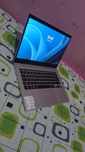 Ultra book Samsung Galaxy go