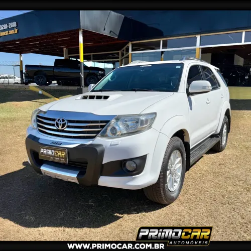 Toyota Hilux SW4 SRV D4-d 4X4 3.0 TDI Dies. AUT 2015