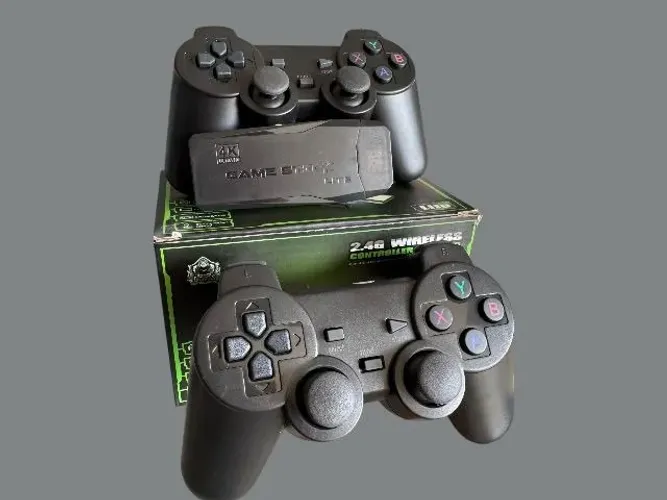 Game Stick Lite 4K com +10.000 Jogos Retrô e 2 Controles Sem Fio - Novo