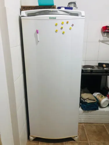 Vendo Geladeira muito nova