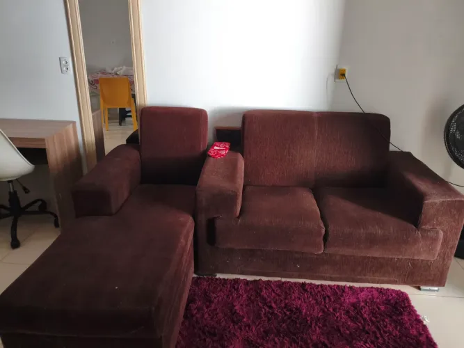 Sofá com chaise