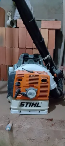 Vendo um assoprador costal da Stihl 420 todo bom e potente só comprar e usar conservado