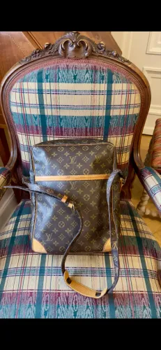 Bolsa Louis Vuitton Danube GM -100% original -Cabe laptop