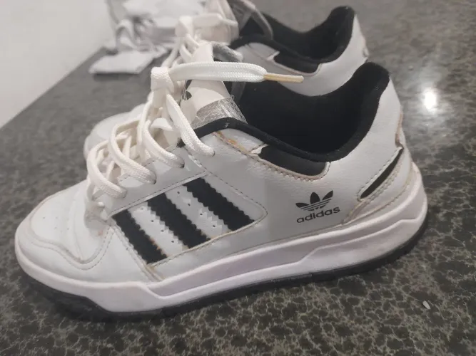 Tênis adidas original en couro