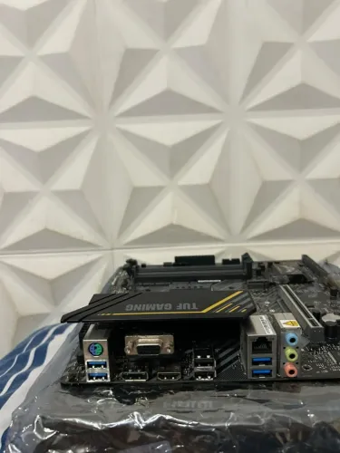 Placa-Mãe ASUS TUF Gaming A520M-PLUS II AM4 DDR4 + Nota Fiscal