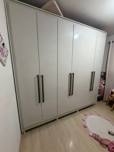 Vendo guarda-roupa 6 portas