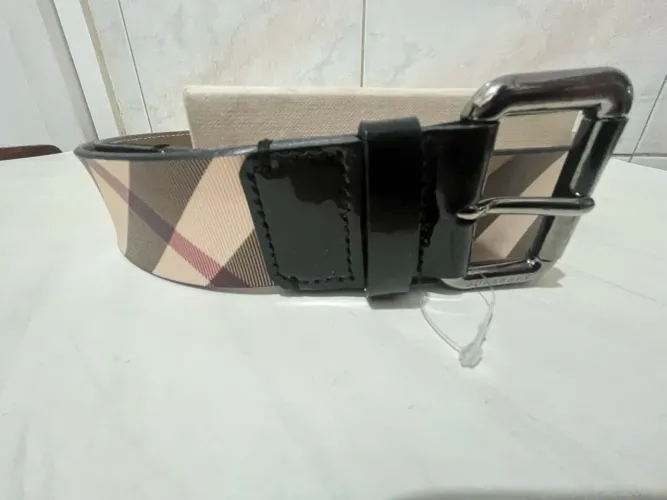 Cinto BURBERRY TAM. 36/90