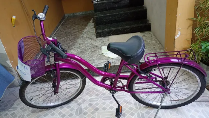Vendo bicicleta de adulto aro 26 com cestinha