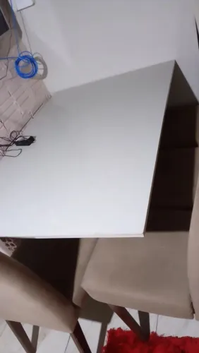 Mesa com 4 cadeiras 