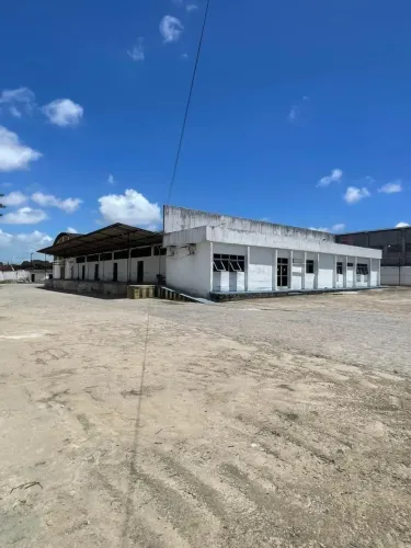 ÁREA COM GALPÃO PARA LOCAÇÃO EXCELENTE LOCALIZAÇÃO!