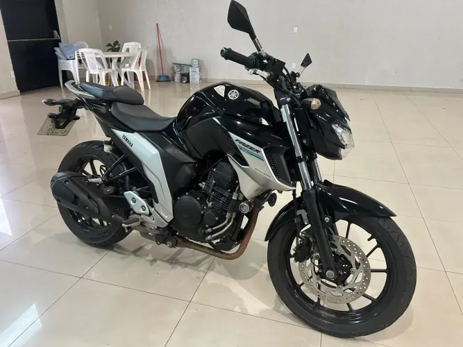Fazer 250 2019 em ótimo estado de conservação