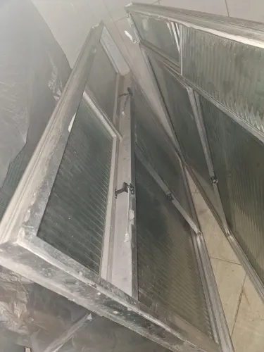 2 janela medida 150×120 alumínio com vidro valor uma 250 outra e 200