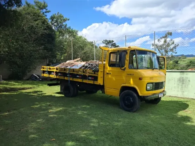 Serviços de frete e transportes 