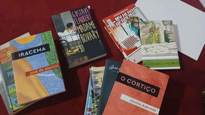 Vendo livros e mangás