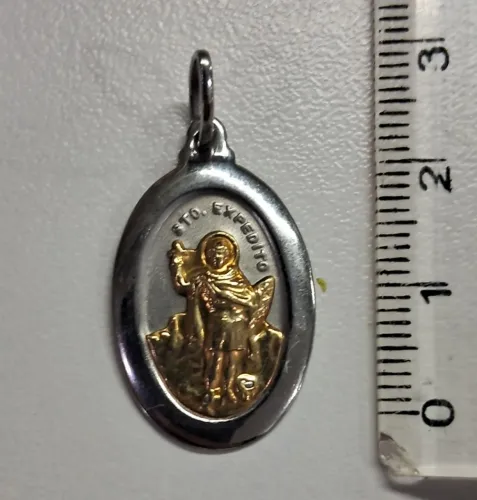 Pingente Santo Expedito em aço e ouro 18k