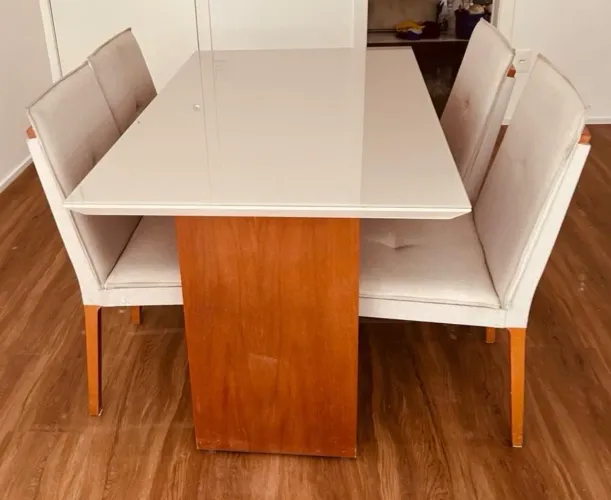 Mesa de Jantar com 4 cadeiras