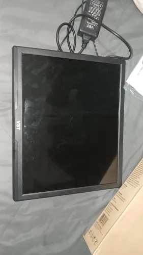 Monitor VST 17 polegadas HDMI e VGA (funcionando com avarias)