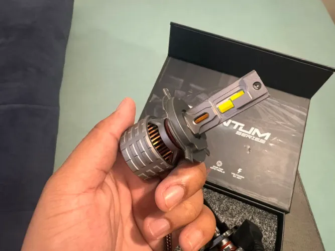 (NÃO FAÇO OLX/ML) Lâmpada Led - 20.000 Lum - H4