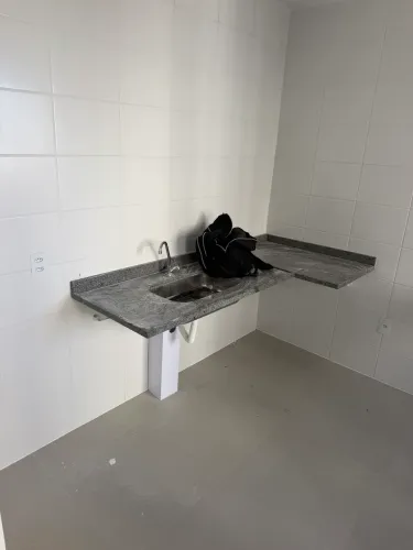Kit bancada de granito com Cuba de cerâmica Deca e torneira