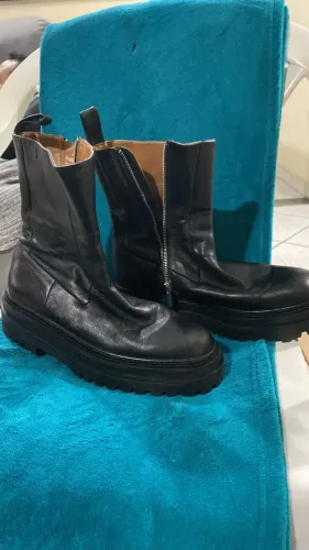 Coturno Preto Tratorado (Zara)
