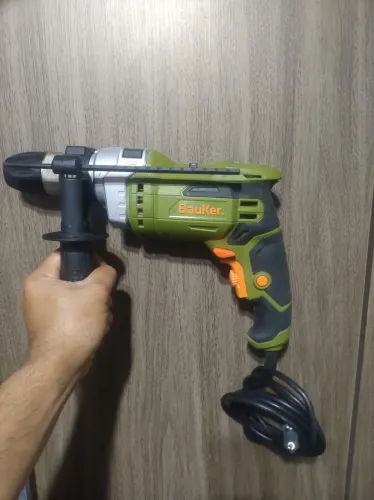 Furadeira 127V 900w