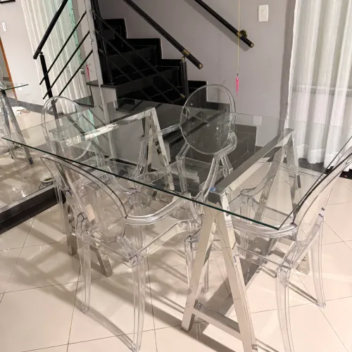 Mesa de Vidro com pés em Inox + Cadeiras 